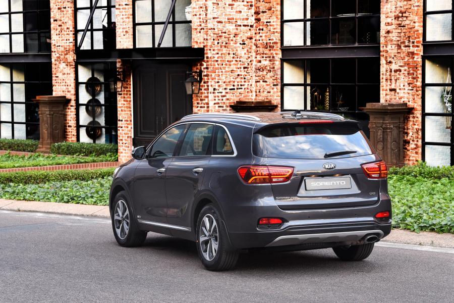  Kia Sorento (UM) 2018 года  (ZA) (фото 18 из 40)